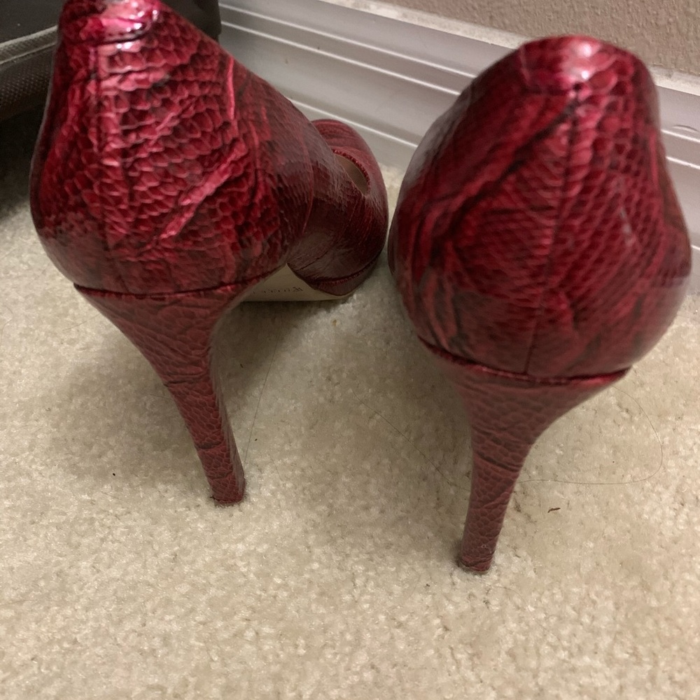 White House Black Market Pumps